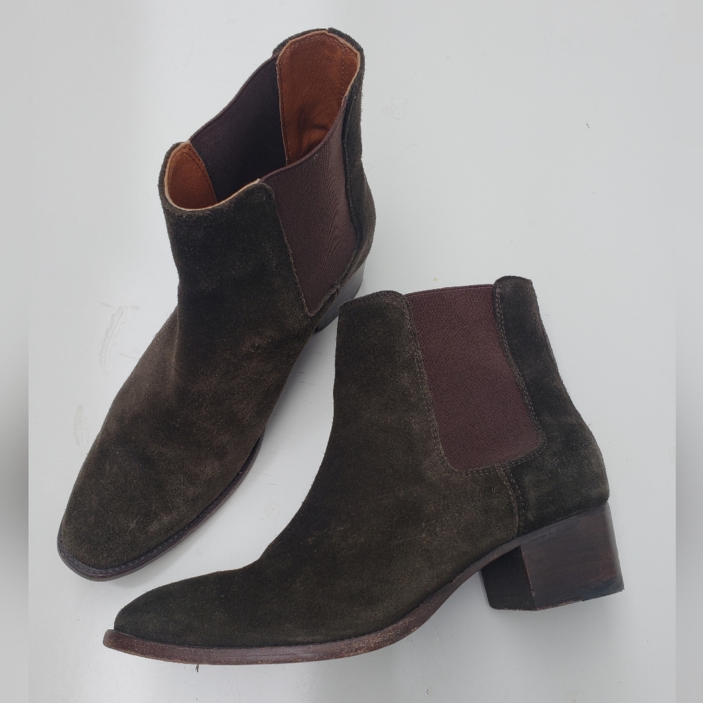 Frye Dara Chelsea Booties Boots suede leather Fatigue Green ankle 6.5 womens